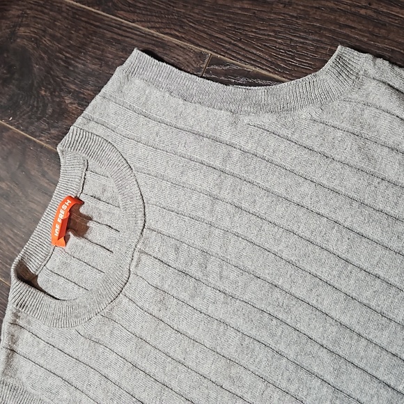 3/$20-Grey Ribbed Knit Sleeveless Vest Top, XS - Picture 5 of 10